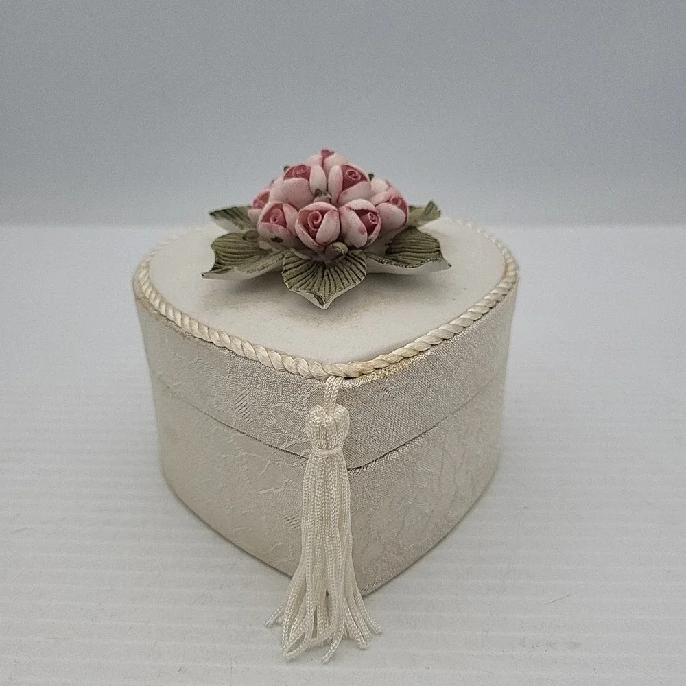 Vintage‎ Ceramic Flowers White Heart